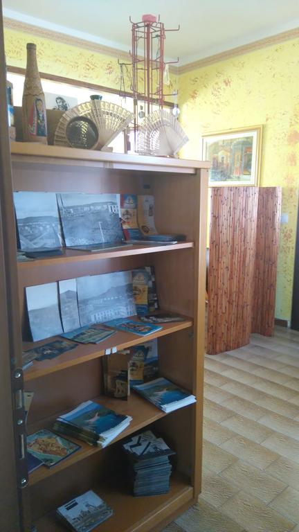 B&B Fantar House Карбония Экстерьер фото