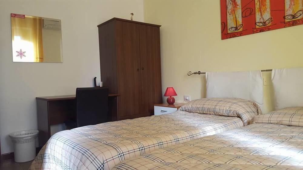 B&B Fantar House Карбония Экстерьер фото