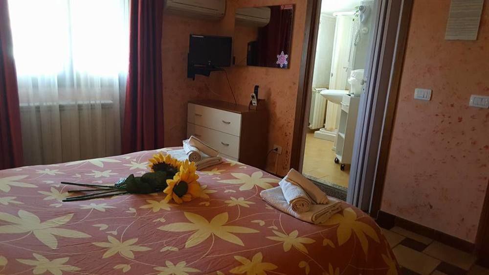 B&B Fantar House Карбония Экстерьер фото