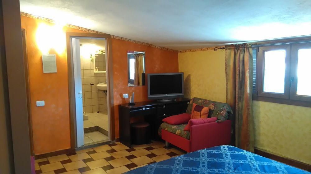 B&B Fantar House Карбония Экстерьер фото