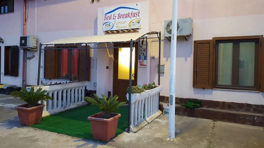 B&B Fantar House Карбония Экстерьер фото